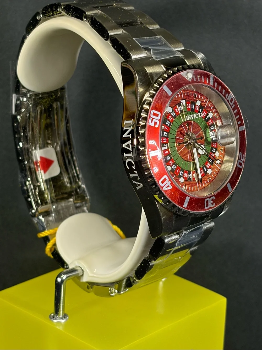 Invicta Pro Diver House of Cards Roulette Men’s Watch 40mm 50519 – New